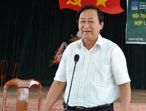GS.[-]Nguyễn[-]Lân[-]Hùng[-]cho[-]rằng[-]cần[-]di[-]chuyển[-]hết[-]cây[-]xà[-]cừ[-]ra[-]khỏi[-]thành[-]phố